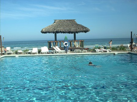 hawaiian-inn-pool-shot